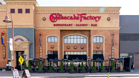 which cheesecake factory restaurants are closnig this year